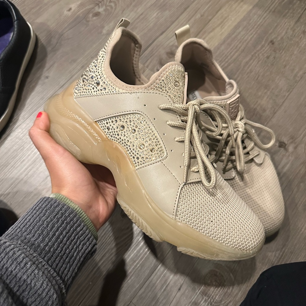 Steve Madden sneaker